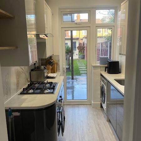 Modern Home With Driveway Parking For 2 Vehicles, Near Tottenham Hotspur Stadium, White Hart Lane Train Station 伦敦 外观 照片