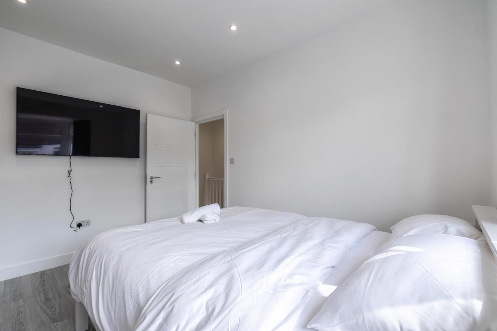 Modern Home With Driveway Parking For 2 Vehicles, Near Tottenham Hotspur Stadium, White Hart Lane Train Station 伦敦 外观 照片