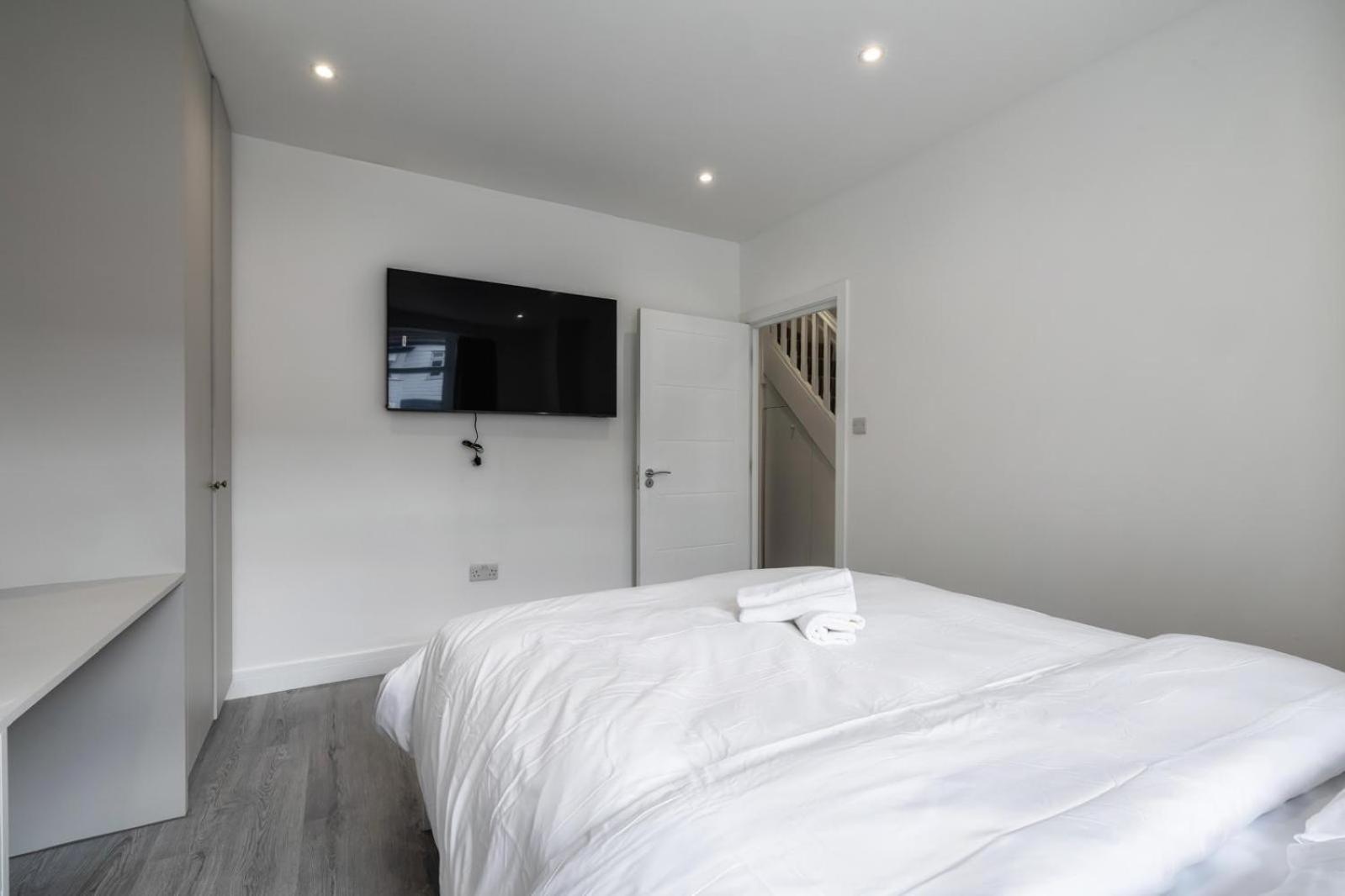 Modern Home With Driveway Parking For 2 Vehicles, Near Tottenham Hotspur Stadium, White Hart Lane Train Station 伦敦 外观 照片