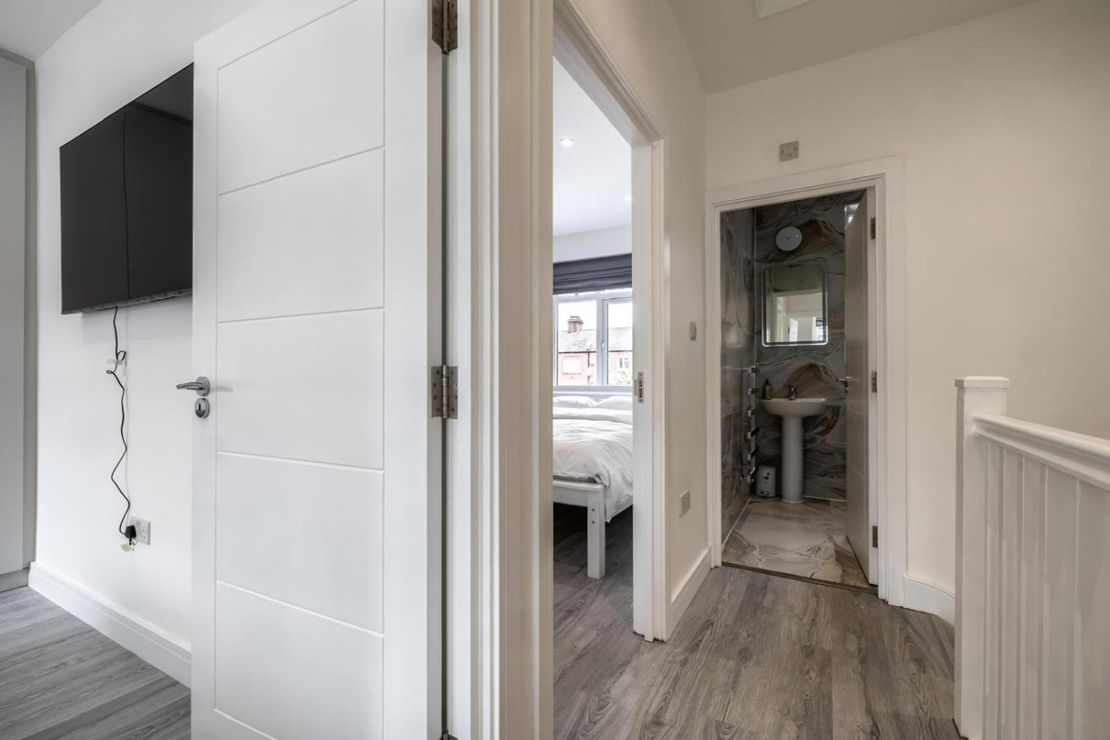 Modern Home With Driveway Parking For 2 Vehicles, Near Tottenham Hotspur Stadium, White Hart Lane Train Station 伦敦 外观 照片
