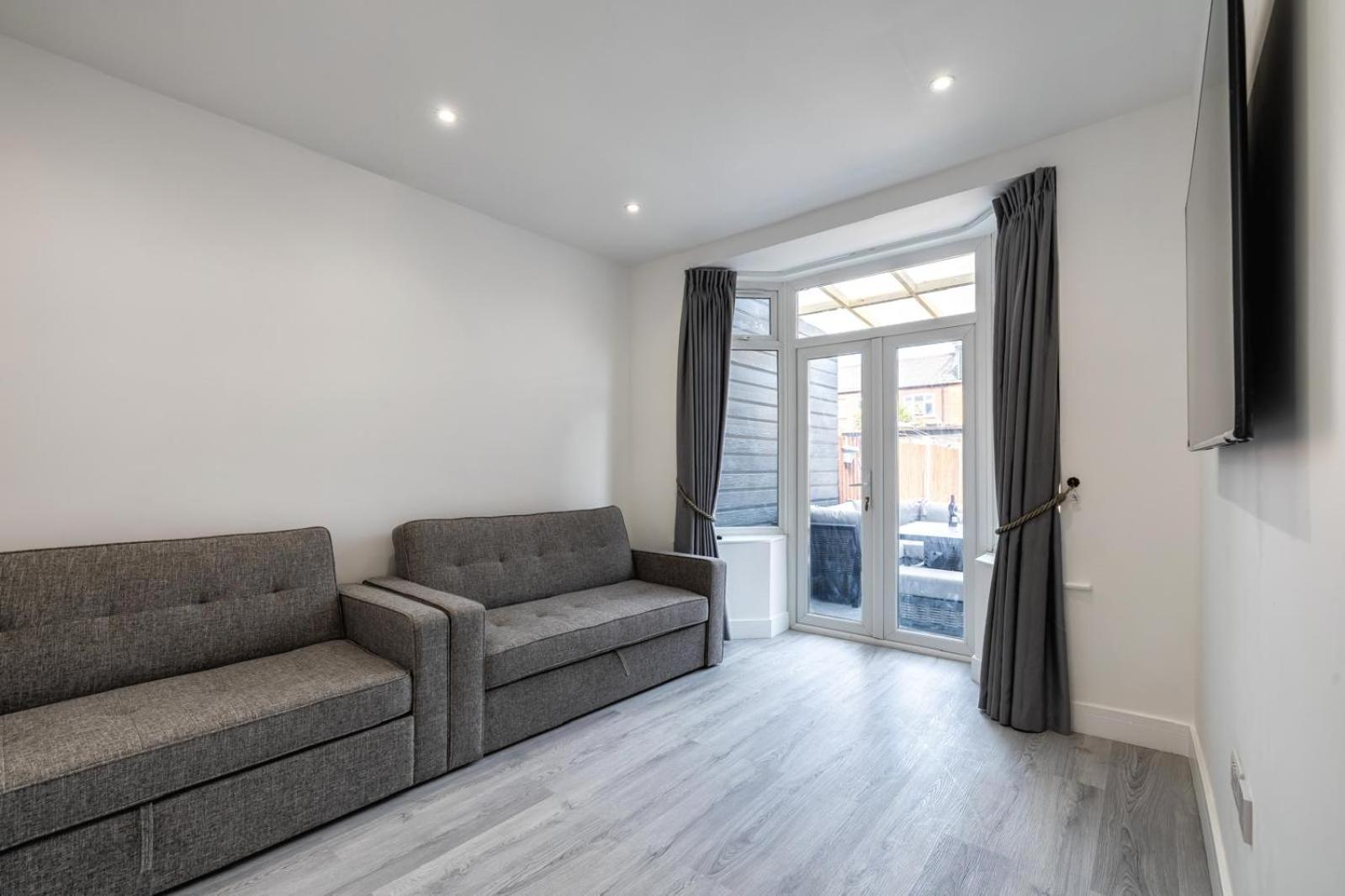 Modern Home With Driveway Parking For 2 Vehicles, Near Tottenham Hotspur Stadium, White Hart Lane Train Station 伦敦 外观 照片
