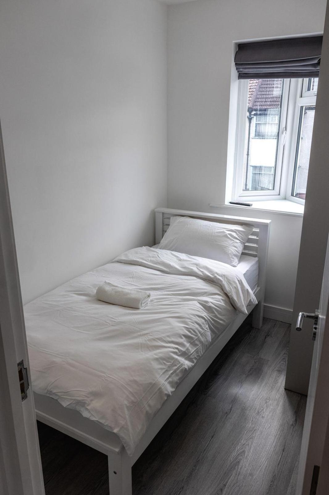 Modern Home With Driveway Parking For 2 Vehicles, Near Tottenham Hotspur Stadium, White Hart Lane Train Station 伦敦 外观 照片